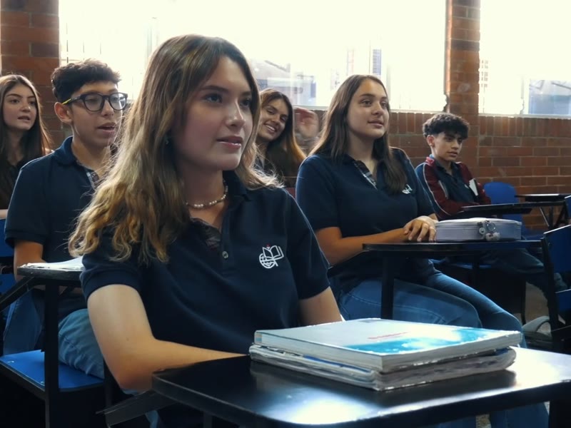 Estudiantes de secundaria del CIG en clase.