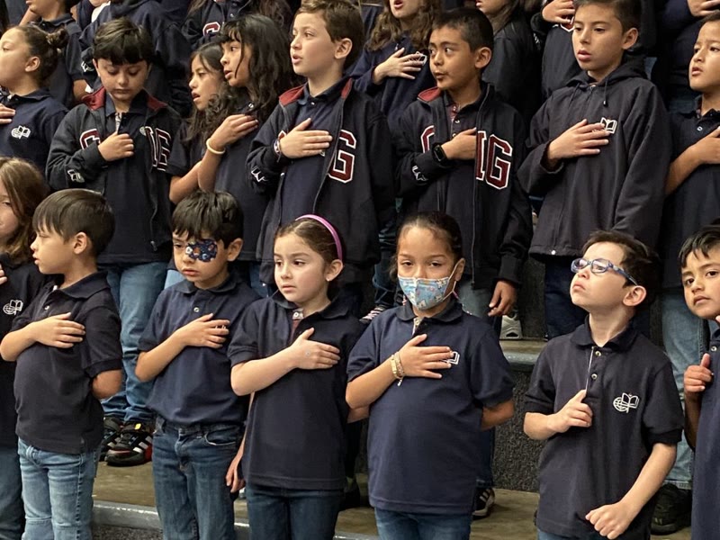 Estudiantes del CIG durante un acto cívico.